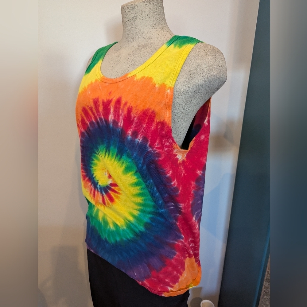 Unisex tie dye tank top with a Rainbow swirl pattern. Psychedelic Size large
